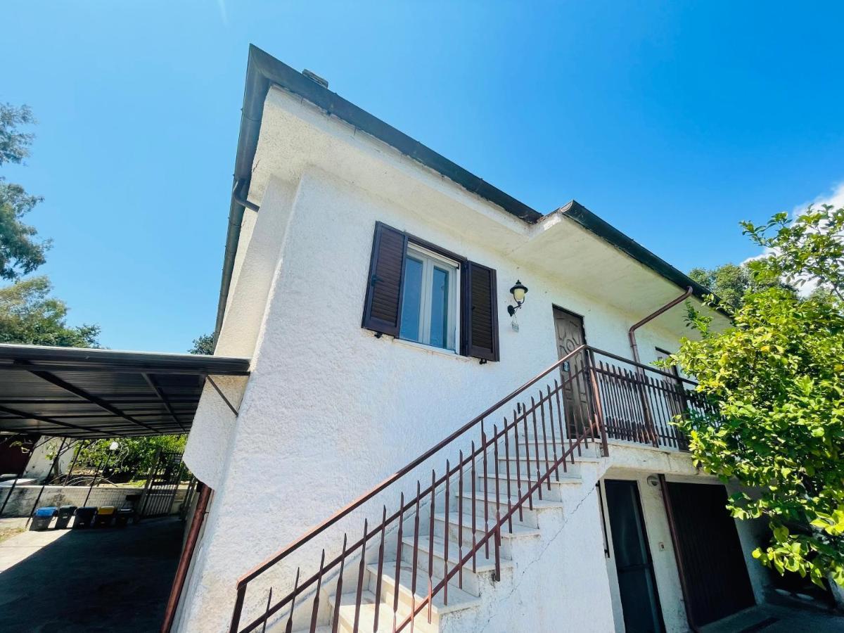 דירות פונדי La Casa Di Nonna Attilia מראה חיצוני תמונה